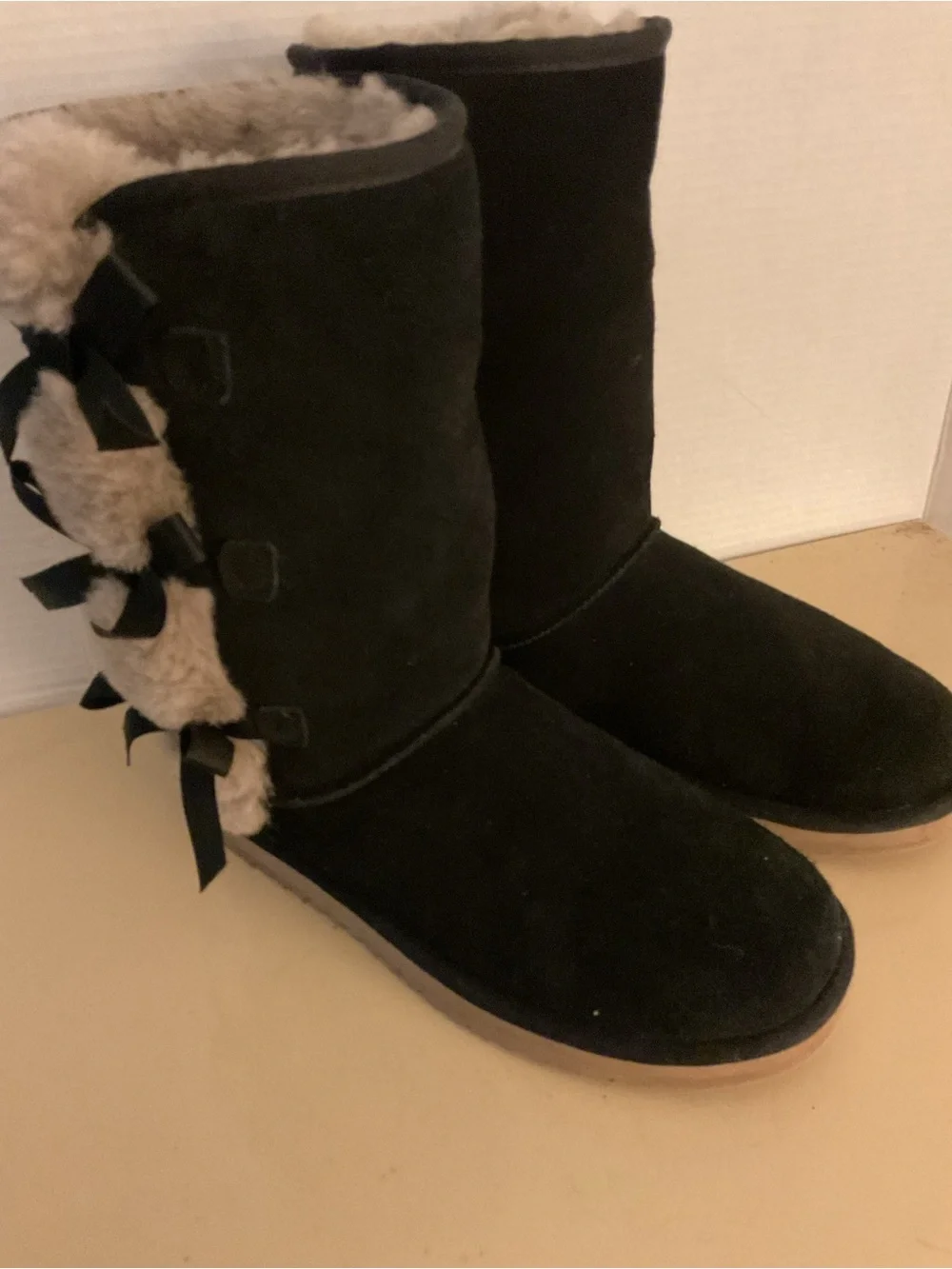 Koolaburra by Ugg women black suede sheepskin Victoria boots US 10